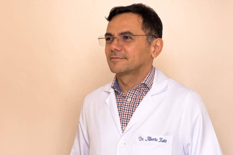 O cirurgião de cabeça e pescoço do HOL, Alberto Kato, orienta sobre a prevenção e diagnóstico precoce.