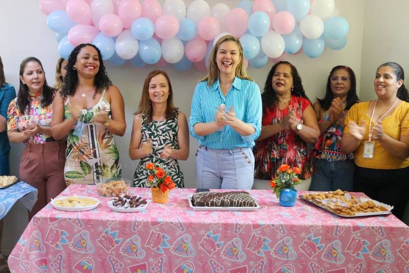 Equipe da Casa da Gestante canta os parabéns