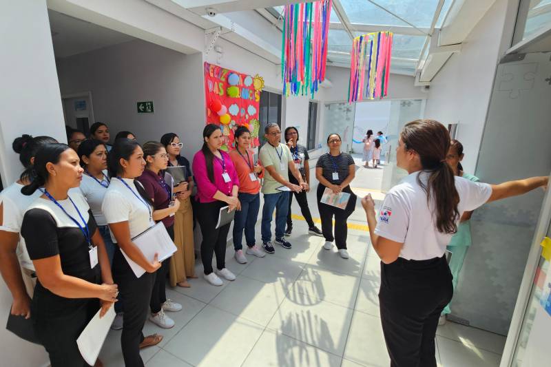 Alunos do Eixo Formativo conhecem o espaço físico do Cetea.