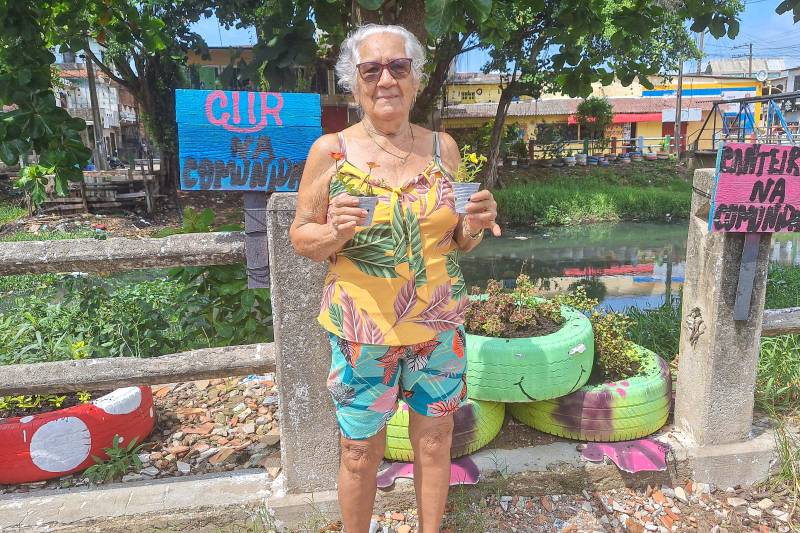 Adalgiza Reimão aprovou a iniciativa e ganhou mudas para plantar em casa