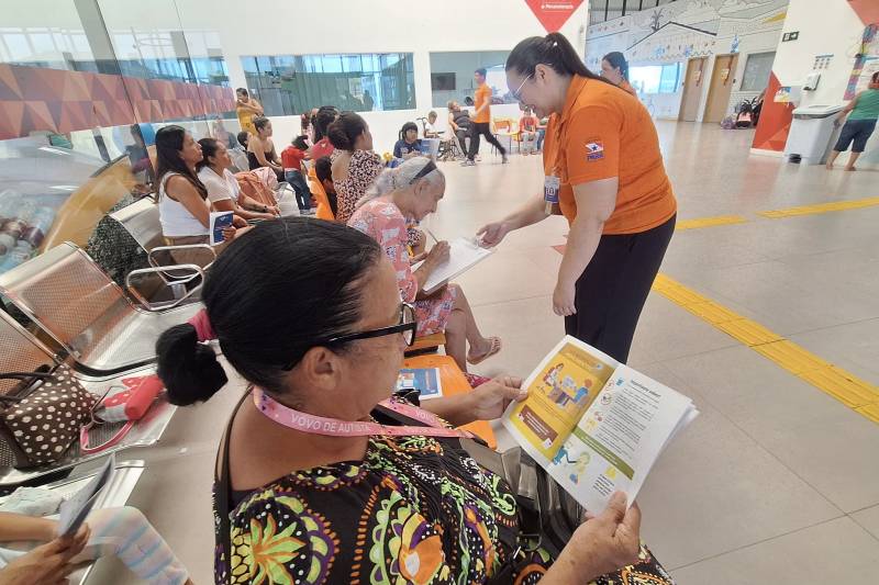 CIIR- Usuários e acompanhantes recebra material educativo sobre a tem´tica, além de palestras