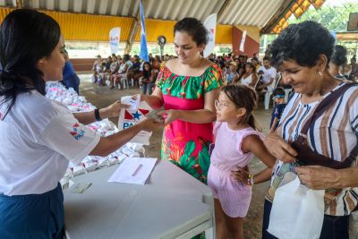 notícia: Governo beneficia moradores com entrega de óculos de grau em Ananindeua