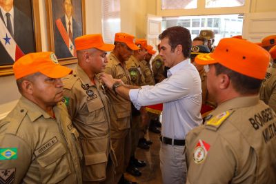 notícia: Governo do Estado homenageia bombeiros que atuaram no Rio Grande do Sul e entrega novos equipamentos à Defesa Civil