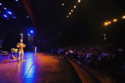 notícia: Teatro Margarida Schivasappa celebra primeiro ano de reinauguração com avanços na estrutura e inclusão cultural