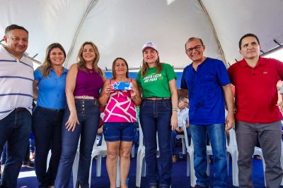 notícia: Famílias de Santa Luzia do Pará recebem cheques do programa 'Sua Casa'
