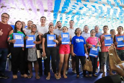 notícia: Governo beneficia mais de 500 famílias de Igarapé-Miri com cheques do 'Sua Casa'