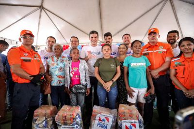 notícia: Governador, Helder Barbalho, leva ajuda humanitária às famílias de Pacajá 