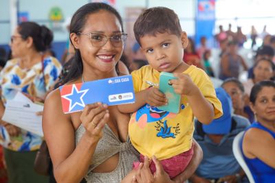 notícia: Governo do Pará garante benefício habitacional para mães que criam seus filhos sem apoio do pai