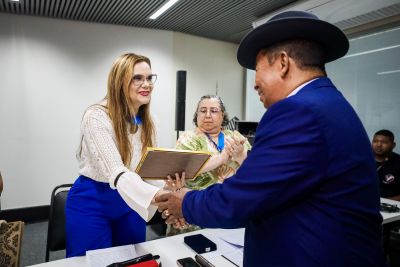 notícia: Em alusão ao Dia do Folclore, Pinduca recebe medalha “Barão de Marajó”