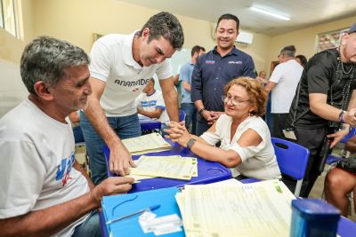 galeria: Governador Helder Barbalho entrega de títulos de terra para moradores em Ananindeua