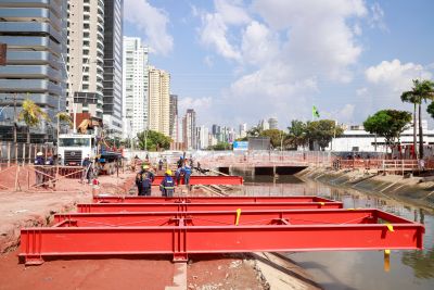 notícia: Obra do Estado para COP 30, Nova Doca recebe estrutura metálica do parque linear