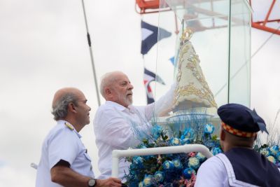 notícia: Governador e presidente da República acompanham a romaria fluvial em Belém 