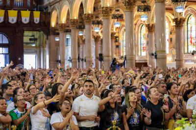 galeria: Governador Helder acompanha missa da descida do glória na Basílica Santuário de Nazaré