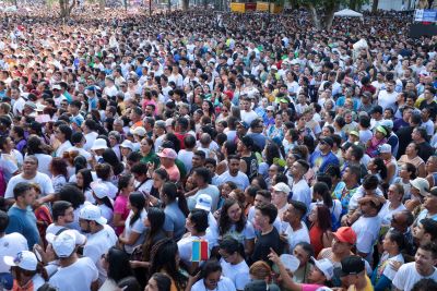 notícia: Festividade de Nazaré projeta mais de 100 mil turistas e US$ 39 milhões em receitas em 2025