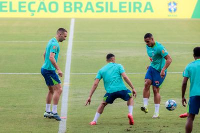 notícia: Seleção Brasileira faz segundo treino no Novo Mangueirão com formação completa