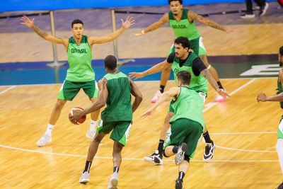 notícia: Estrutura do Mangueirinho é elogiada no primeiro treino da seleção brasileira de basquete    