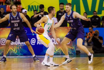 notícia: No Mangueirinho, Seleção Brasileira de Basquete Masculino vence o Uruguai