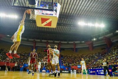 notícia: Seleção Brasileira de Basquete Masculino vence Panamá no Mangueirinho 