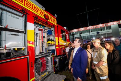 notícia: Estado homenageia 142 anos do Corpo de Bombeiros com entrega de novas viaturas e condecorações