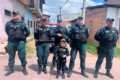 notícia: Chamado ao CIOp realiza sonho de criança em conhecer policiais militares