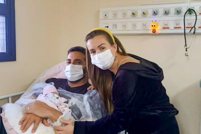 notícia: Após 115 dias de internação na UTI, bebê recebe alta e equipe do Abelardo Santos celebra recuperação