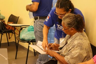 notícia: Semas promove oficina de reaproveitamento de resíduos para moradores do bairro do Icuí