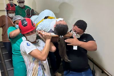 notícia: Brigadistas do Regional de Santarém fazem simulação de incêndio e evacuação de área   