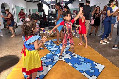 notícia: Edição CarnaTEA 2024 promove festa inclusiva para cerca de 500 pessoas