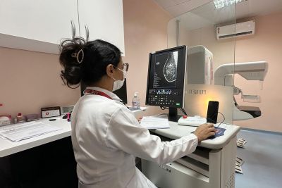 notícia: Exame de mamografia pode detectar lesões em estágio inicial na mama, destaca mastologista da Poli Metropolitana