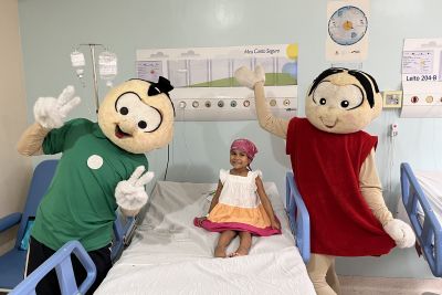 notícia: Pacientes do Hospital Oncológico Infantil recebem acessórios da campanha ‘Vá de Lenço’