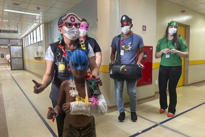 notícia: Pacientes pediátricos ganham festa de Carnaval no Hospital Geral de Tailândia