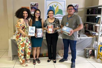 notícia: Portal do Conhecimento doa livros a bibliotecas da Usina da Paz do Bengui e Terra Firme