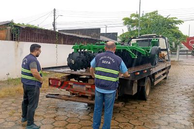 notícia: Fiscais da Sefa apreendem equipamento agrícola com nota fiscal irregular