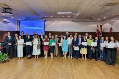 notícia: Servidores estaduais concluem curso de mestrado em Direito pela UFPA