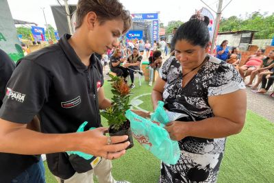 notícia: Projeto 'Cultura Eco' recolhe plástico e metal em troca de mudas de plantas no bairro do Aurá