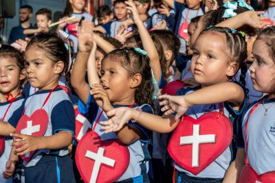 notícia: Coral infantil apresenta Cantata de Páscoa e emociona público na Estação das Docas