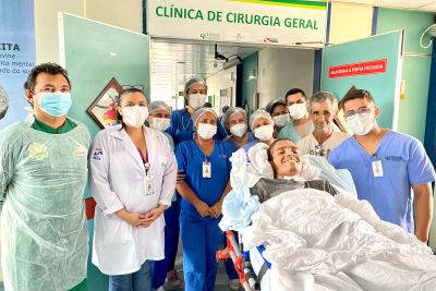 notícia: Após quatro meses internado, paciente recebe alta no Hospital Metropolitano
