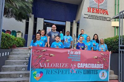 notícia: Hemopa recebe caravana do Grupo Mundo Azul em homenagem ao Dia da Conscientização Sobre o Autismo