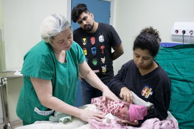 notícia: Maior maternidade do Estado tem equipe especializada que presta atendimento humanizado às gestantes