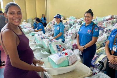 notícia: Governo do Estado leva alimentos e enxoval a centenas de mães na UsiPaz de Ananindeua
