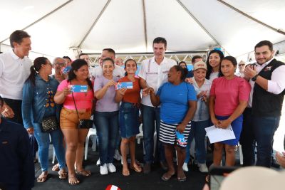 notícia: Governo do Pará contempla 800 famílias de Breves com cheques do programa 'Sua Casa'