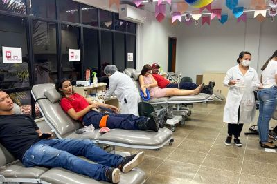 notícia: Trabalhadora comemora aniversário com pedido para doação de sangue no Regional de Marabá