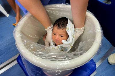 notícia: Banho de ofurô promove relaxamento para recém-nascidos no Abelardo Santos