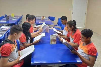 notícia: Alunos de Peixe-Boi comemoram melhorias da Escola Estadual Jhonatas Pontes Athias
