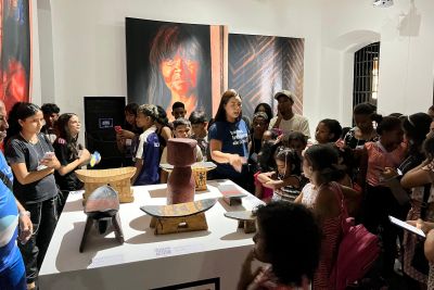 notícia: Crianças da UsiPaz Marituba visitam exposição no Museu do Estado através do 'Expresso Cultural'