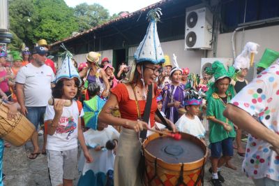 notícia: Desfile 'Deixa eu Brincar' encerra a Colônia de Férias Cultural da FCP, no Curro Velho   