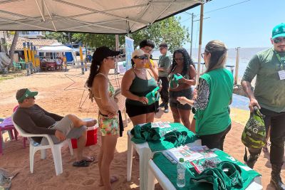 notícia: Ação de educação ambiental do Ideflor-Bio mobiliza veranistas em Ponta de Pedras