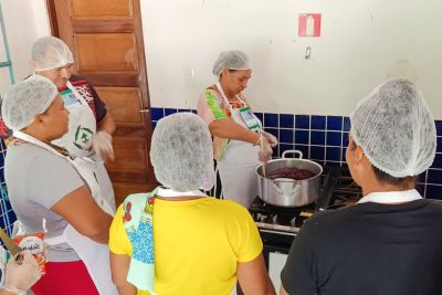 notícia: Emater capacita quilombolas do Abacatal para culinária com produtos da Amazônia