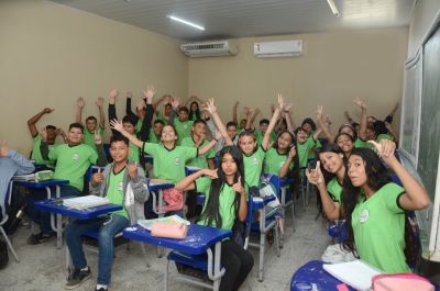 notícia: Educação pública de qualidade abre portas para concretizar sonhos