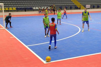 notícia: Equipes conhecem Arena Estadual do Oeste do Pará antes do Campeonato de Futsal